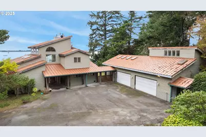 1270 Seagate Ave, Coos Bay, OR 97420 - Photo 1