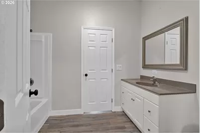 700 N Mill St #112, Creswell, OR 97426 - Photo 13