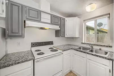 5510 E St, Springfield, OR 97478 - Photo 7