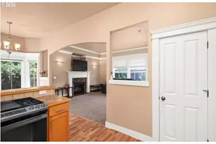 882 Jackies Ln, Eugene, OR 97404 - Photo 9