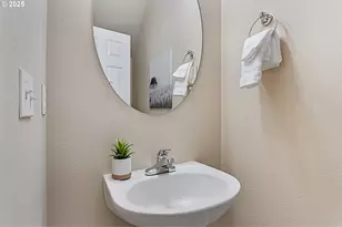 623 N Oak Hollow Dr, Newberg, OR 97132 - Photo 15