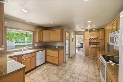 1590 Corum Ave, Eugene, OR 97401 - Photo 11