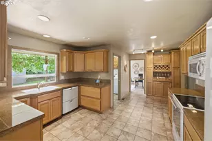 1590 Corum Ave, Eugene, OR 97401 - Photo 11