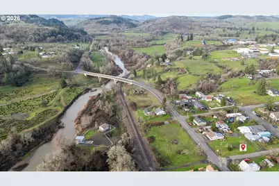 105 NE Pine St, Oakland, OR 97462 - Photo 9