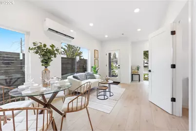 11715 SE Ash St, Portland, OR 97216 - Photo 9