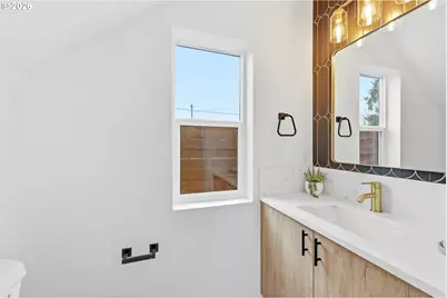 11715 SE Ash St, Portland, OR 97216 - Photo 13