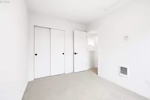 11715 SE Ash St, Portland, OR 97216 - Photo 37