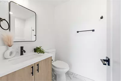 11715 SE Ash St, Portland, OR 97216 - Photo 17