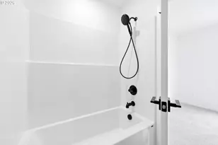 11715 SE Ash St, Portland, OR 97216 - Photo 33