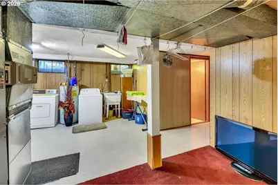 10620 NE Holladay St, Portland, OR 97220 - Photo 23