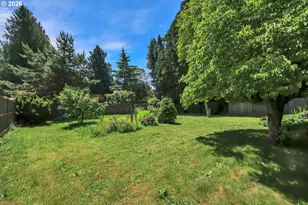 10620 NE Holladay St, Portland, OR 97220 - Photo 35