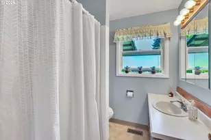 10620 NE Holladay St, Portland, OR 97220 - Photo 11