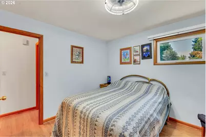 10620 NE Holladay St, Portland, OR 97220 - Photo 9
