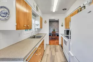 10620 NE Holladay St, Portland, OR 97220 - Photo 17