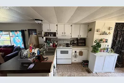 76251 Rainbow St #5, Oakridge, OR 97463 - Photo 3