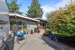 760 O'Connell St, North Bend, OR 97459 - Photo 9