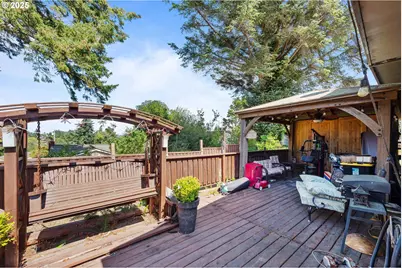 760 Oconnell St, North Bend, OR 97459 - Photo 27