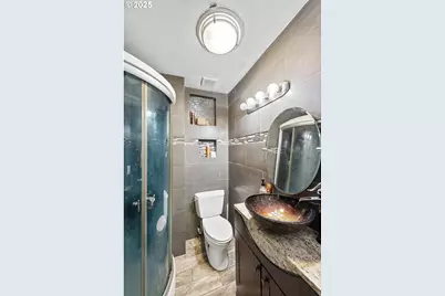 760 Oconnell St, North Bend, OR 97459 - Photo 17