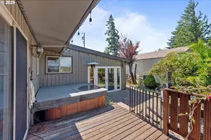 760 O'Connell St, North Bend, OR 97459 - Photo 27