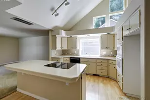 32150 SW Lake Dr, Wilsonville, OR 97070 - Photo 9