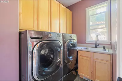 13335 SE Woodland Cir, Happy Valley, OR 97086 - Photo 15