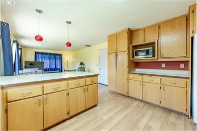 2939 Wolf Meadows Ln, Eugene, OR 97408 - Photo 17