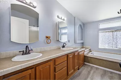 345 N 6th St, Harrisburg, OR 97446 - Photo 27