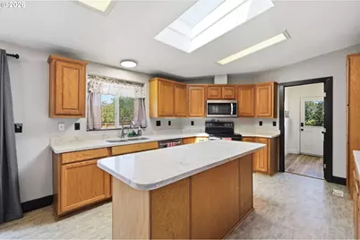 345 N 6th St, Harrisburg, OR 97446 - Photo 17