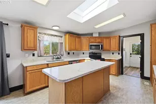 345 N 6th St, Harrisburg, OR 97446 - Photo 17