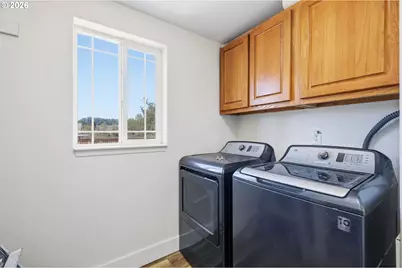 345 N 6th St, Harrisburg, OR 97446 - Photo 35