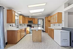 345 N 6th St, Harrisburg, OR 97446 - Photo 15