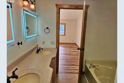990 E 2nd St, Coquille, OR 97423 - Photo 13