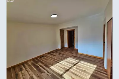 990 E 2nd St, Coquille, OR 97423 - Photo 11