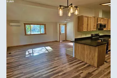 990 E 2nd St, Coquille, OR 97423 - Photo 9