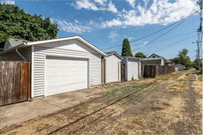 1147 Juniper St, Junction City, OR 97448 - Photo 33