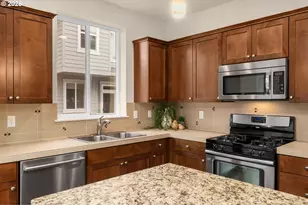 3127 NE Weeping Willow Way, Hillsboro, OR 97124 - Photo 9