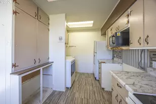 550 N 8th St, Lakeside, OR 97449 - Photo 5