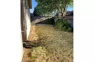 1949 SE Palmquist Rd, Gresham, OR 97080 - Photo 9