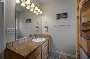 1231 SW 3rd Ave, Mill City, OR 97360 - Photo 35