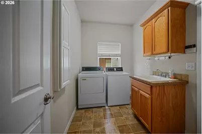 1231 SW 3rd Ave, Mill City, OR 97360 - Photo 29