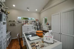 1231 SW 3rd Ave, Mill City, OR 97360 - Photo 19