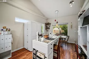 1231 SW 3rd Ave, Mill City, OR 97360 - Photo 21