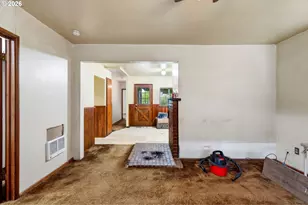 1378 B St, Springfield, OR 97477 - Photo 3