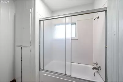 1378 B St, Springfield, OR 97477 - Photo 9