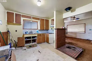 1378 B St, Springfield, OR 97477 - Photo 5