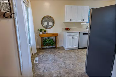 7421 SE Martins St, Portland, OR 97206 - Photo 7