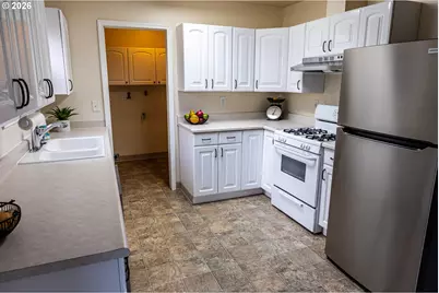 7421 SE Martins St, Portland, OR 97206 - Photo 9