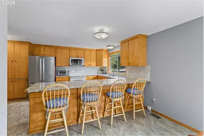 9630 SW Robbins Dr, Beaverton, OR 97008 - Photo 13