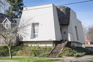2203 N Emerson St, Portland, OR 97217 - Photo 1