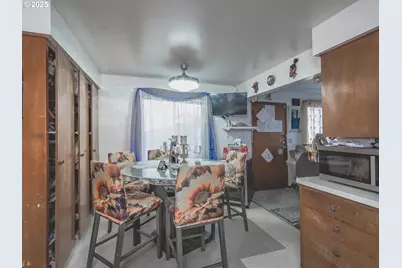 1335 NE 119th Ave, Portland, OR 97220 - Photo 3